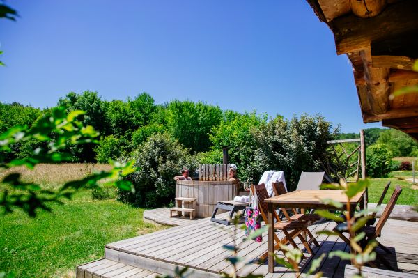 hébergement insolite cabane avec spa privatif pour séjour en amoureux hébergement insolite cabane avec spa privatif pour séjour en amoureux