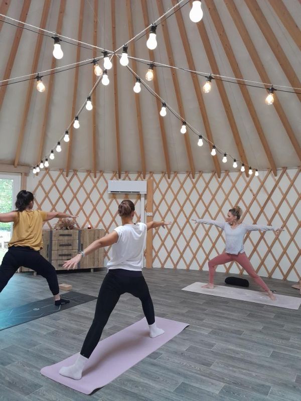 cours de yoga retraite bien &ecirc;tre s&eacute;jour en h&eacute;bergement insolite