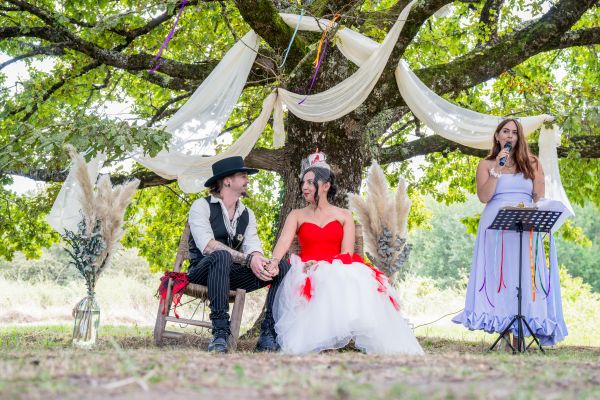 Mariage dans un domaine avec cabanes et h&eacute;bergements insolites dans le sud ouest